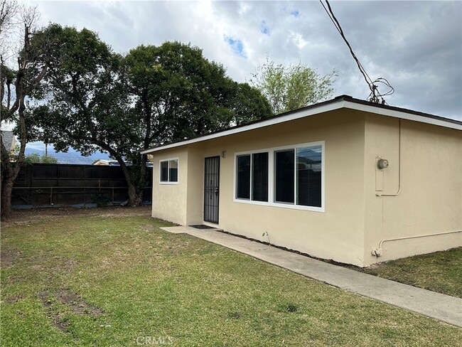 Foto del edificio - 4930 N Vincent Ave