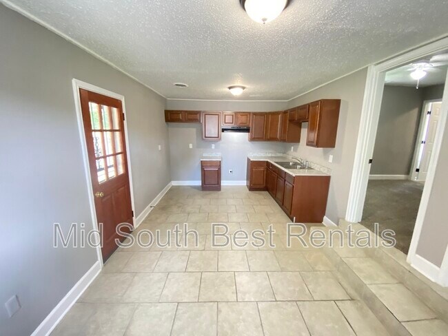 Foto del edificio - 743 E McKellar Ave