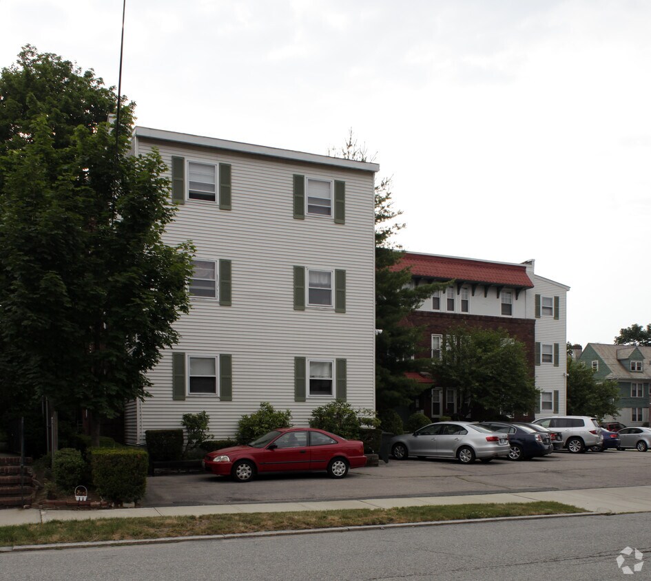 Building Photo - 142 Irving Ave