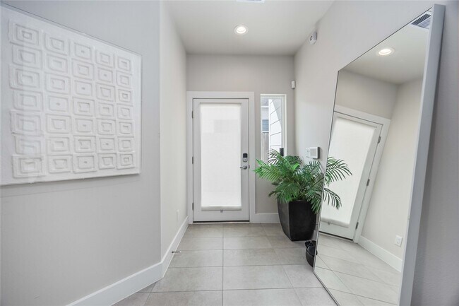 Building Photo - 5310 Suez St