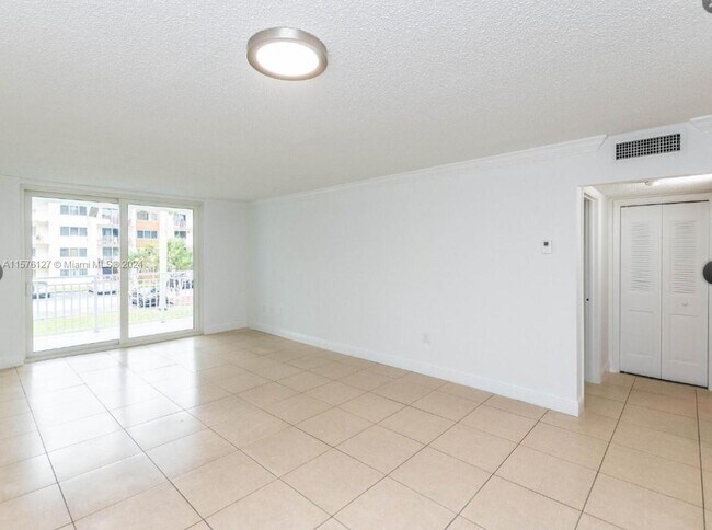 Foto del edificio - 6930 Miami Gardens Dr
