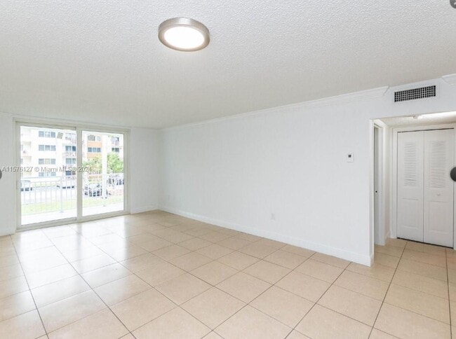 Building Photo - 6930 Miami Gardens Dr