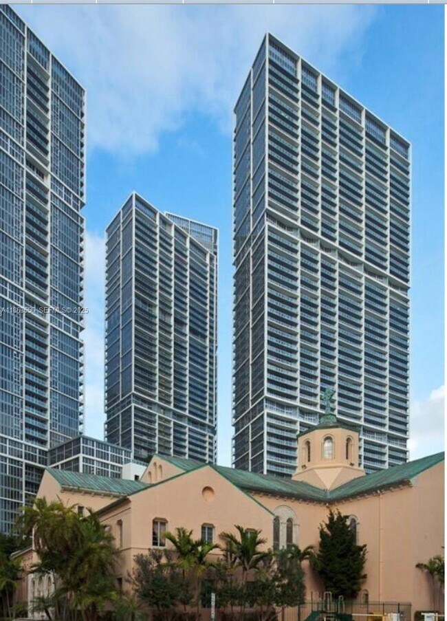 Building Photo - 495 Brickell Ave