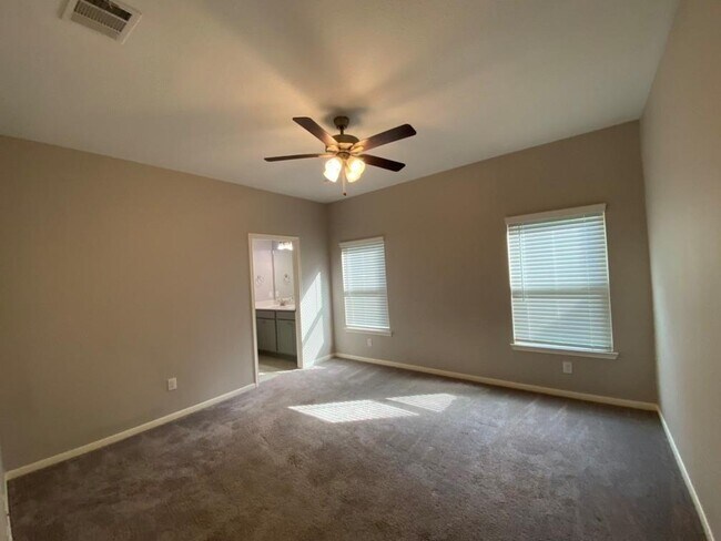 Building Photo - 125 Camelot Pl Ct