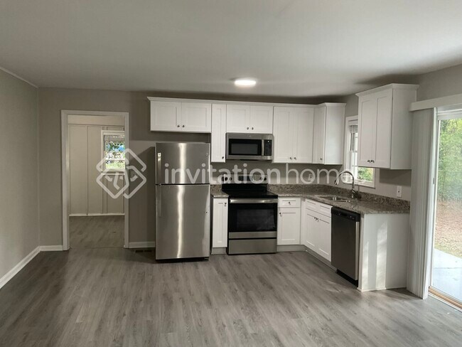 Foto del edificio - 2363 Melody Ln NW
