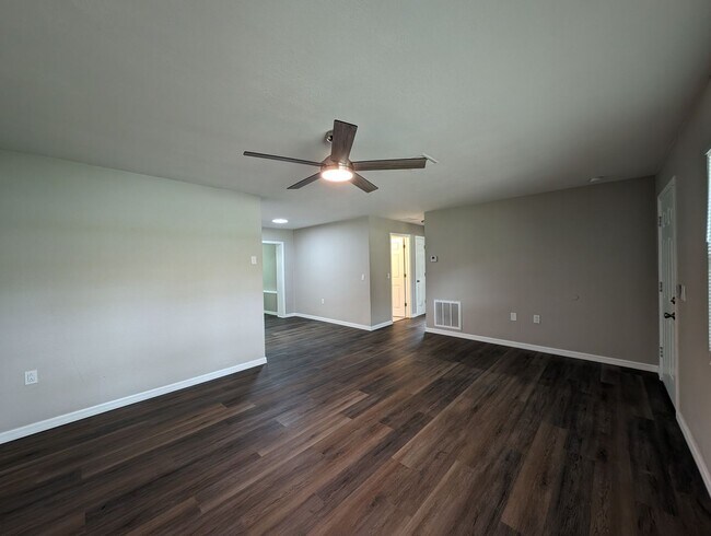 Building Photo - Nicely Updated 2/1.5 Beverly Hills Home