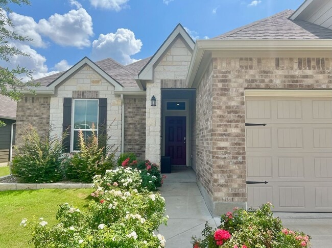 Building Photo - AVAILABLE NOW - Beautiful Temple Home