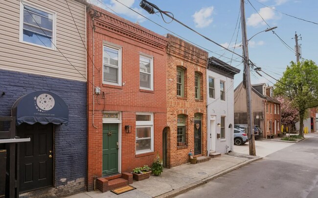 Building Photo - 703 S Bethel St