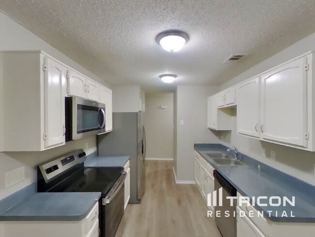 Foto del edificio - 2417 Highmont Dr