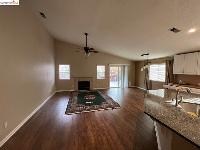 Foto del edificio - 1511 Coventry Dr