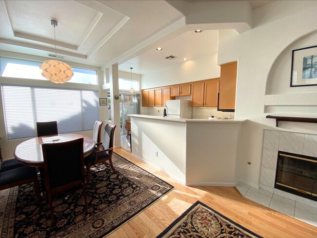 Foto del edificio - FURNISHED Mission Valley TOWNHOME! Enjoy S...