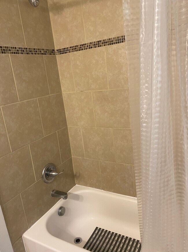 Building Photo - 9342 Fox Run Dr