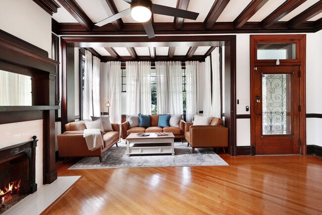 Building Photo - 4327 Canal St