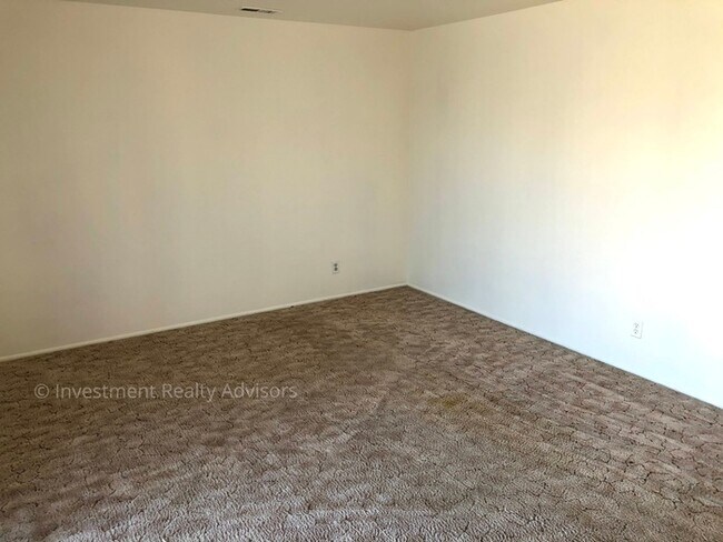 Building Photo - 2 bed 1 bath in West Valley!