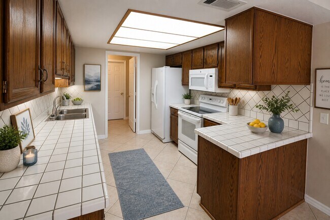Kitchen - 3731 E Hampton Ave