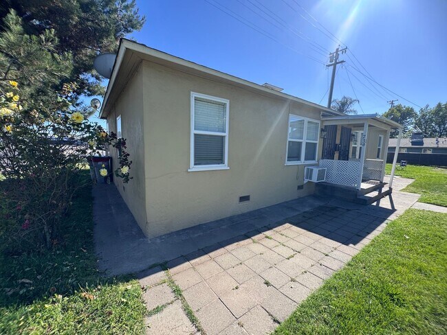 Foto del edificio - 736 Cedar St