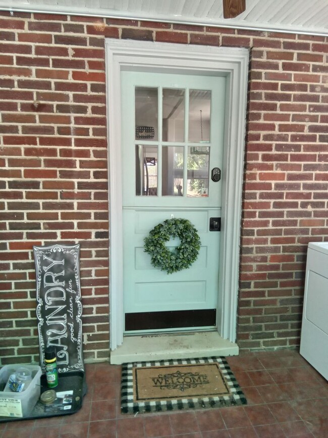 Building Photo - Fully Furnished Home Just Minutes From LU