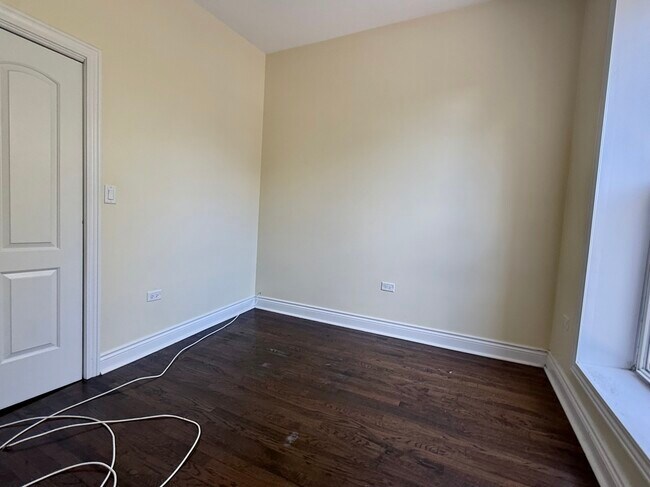 Foto del edificio - 2300 N Springfield Ave