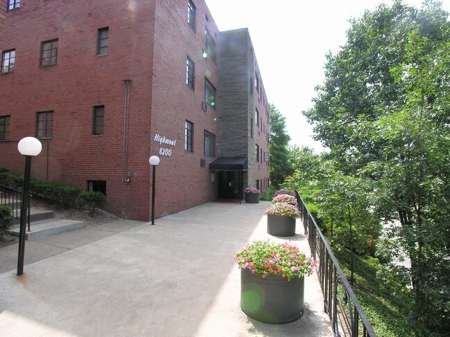 Building Photo - Highmont