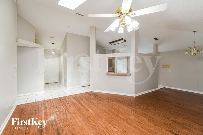Foto del edificio - 3500 Wentworth Cir W