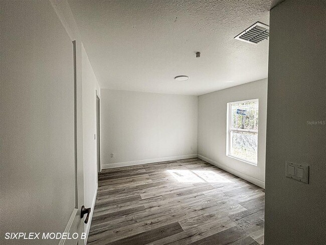 Foto del edificio - 2201 Conway Dr