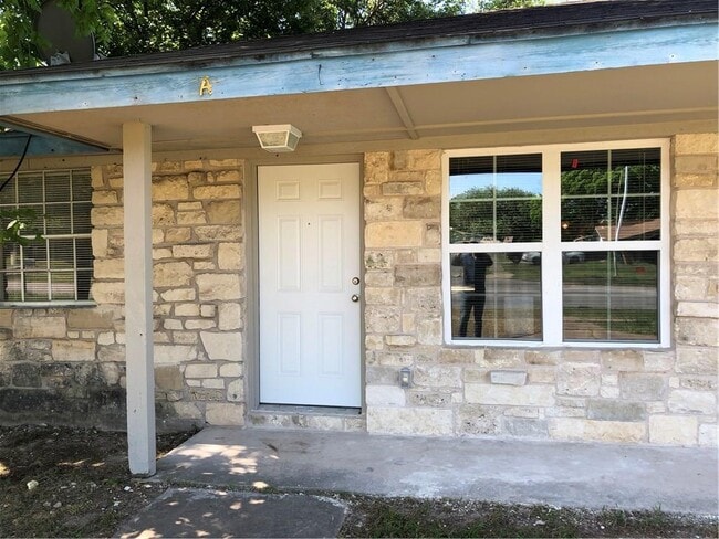 Foto del edificio - 2211 E Stassney Ln