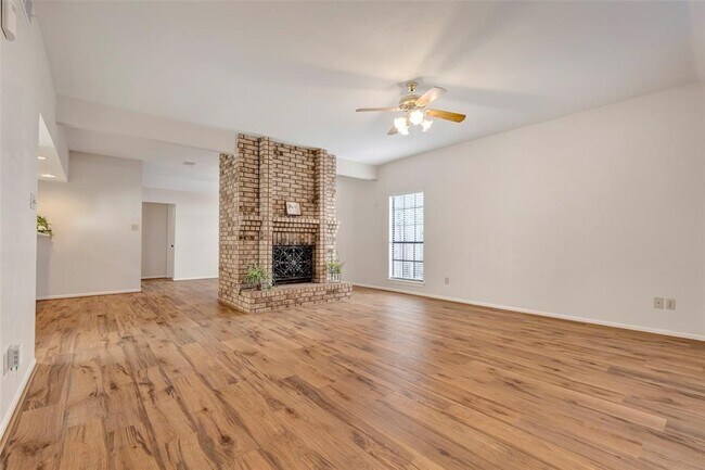 Building Photo - 15315 Hillside Park Way