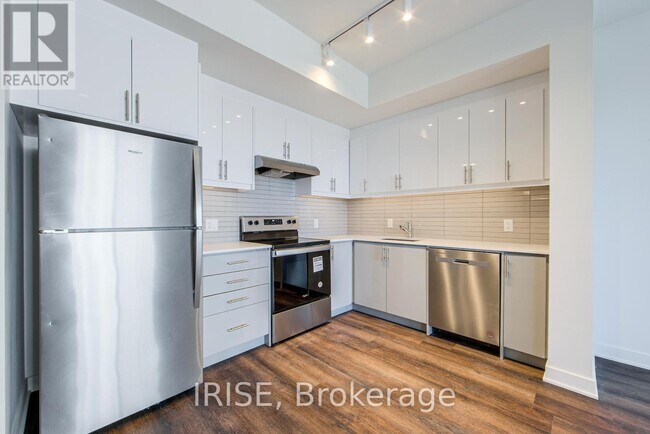 Photo du bâtiment - 3030 Pharmacy Ave