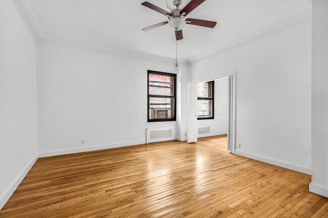Foto del edificio - 112 W 72nd St
