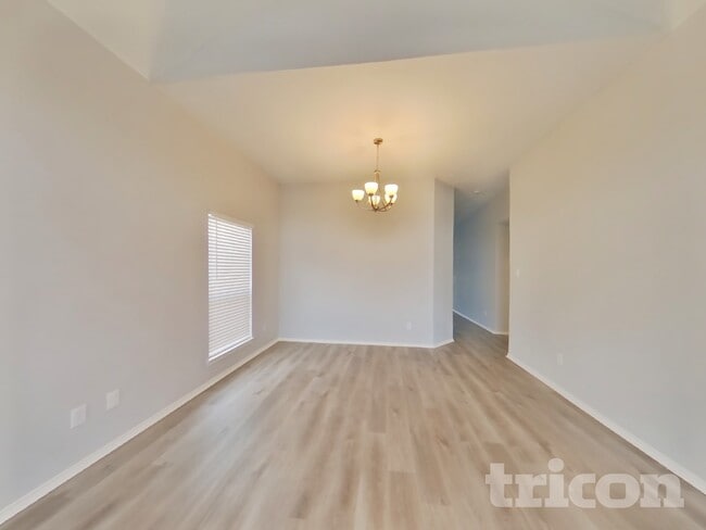 Building Photo - 1700 Bob Dr