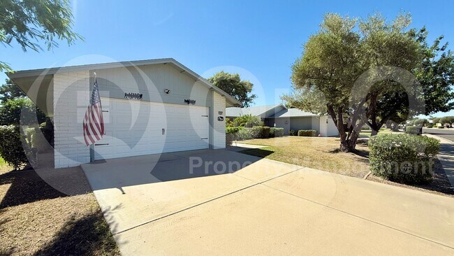 Foto del edificio - 12527 W Prospect Dr