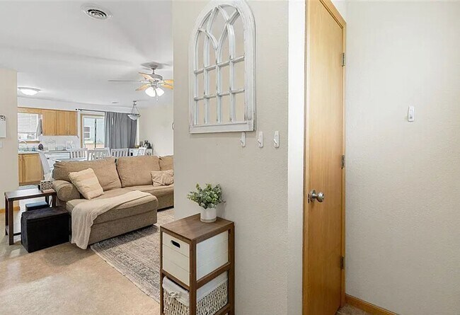 Foto del edificio - West Side Duplex!