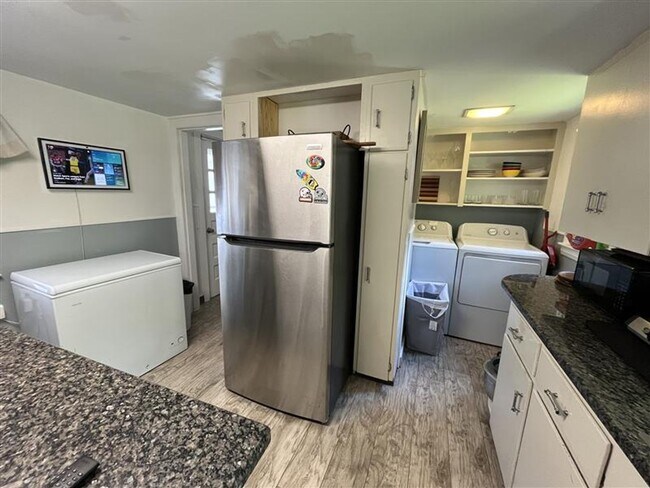 Building Photo - Fully Furnished Single Family House for Re...