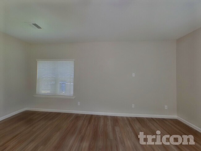 Foto del edificio - 437 Eastfair Dr