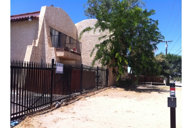 Foto del edificio - Courtyard Apartments