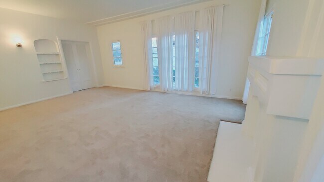 Living room - 6237 Orange St