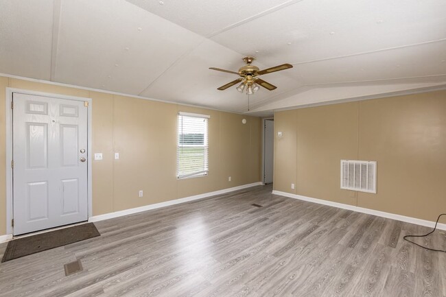 Foto del edificio - 2 Bed/2 Bath with Plenty of Space!