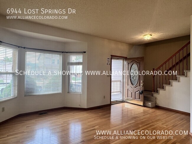 Foto del edificio - 6944 Lost Springs Dr
