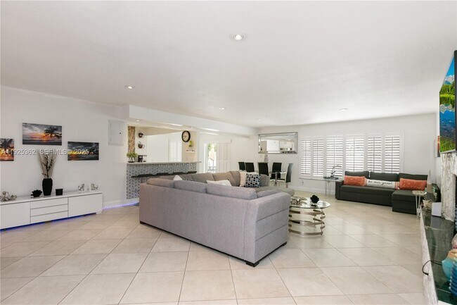 Building Photo - 1900 N Victoria Park Rd