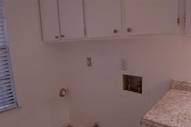 Building Photo - 1428 W Braker Ln