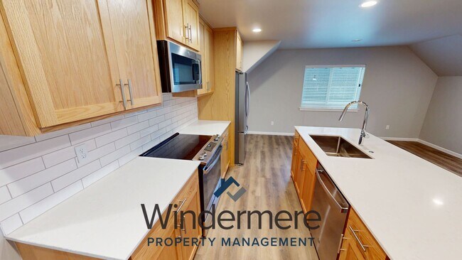 Foto del edificio - woodlawn705 1/2 &amp; 707 1/2