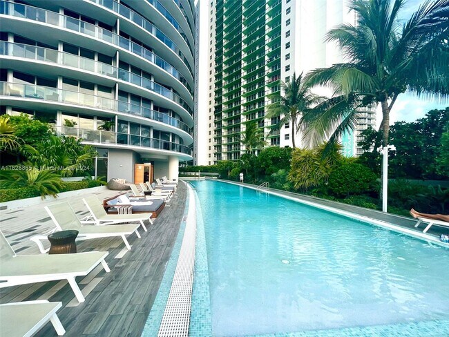 Foto del edificio - 488 NE 18th St