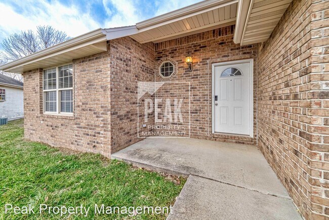 Building Photo - 3 br, 2 bath House - 913 N Evergreen Ave