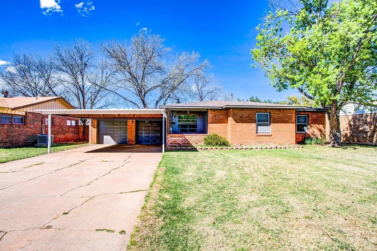 Primary Photo - Great 3/2/2 Near Texas Tech and Medical Di...