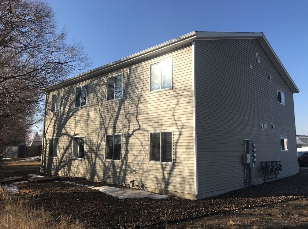 Building Photo - 323 7th Ave