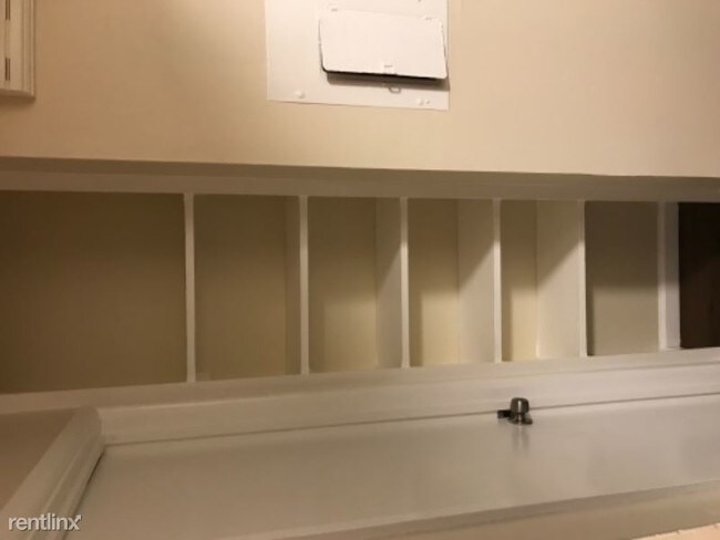 Building Photo - 387 Mill Rock Rd