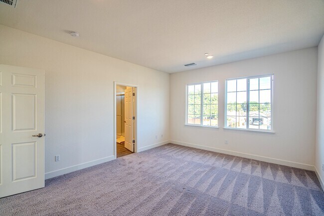 Building Photo - 512 Vanek Dr