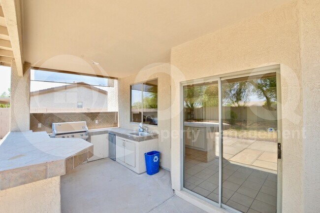 Building Photo - 14605 W Verde Ln