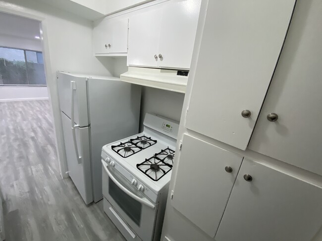 Foto del edificio - 1329 S Saltair Ave