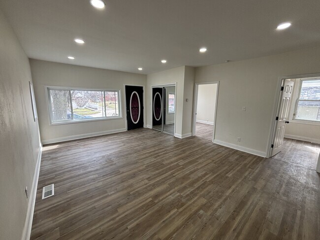 Foto del edificio - 1368 Waite St